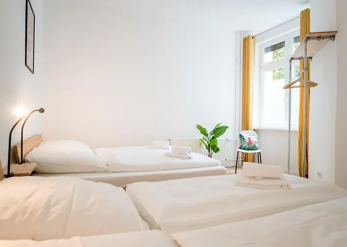 Spacious 3Br Plus Ac Self Check-In Street Parking