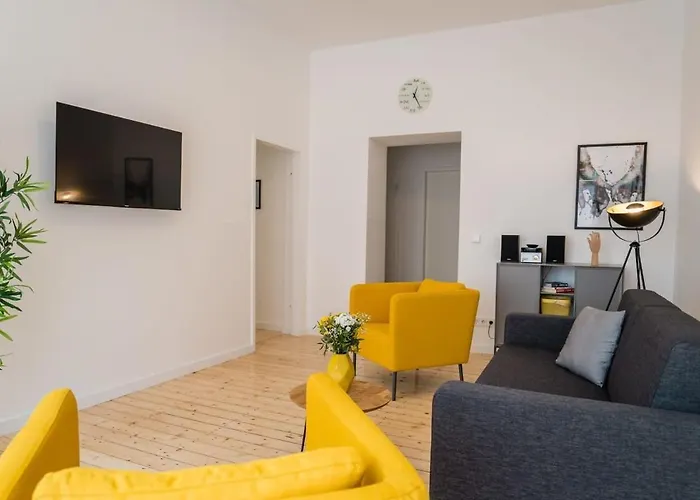 Spacious 3Br Plus Ac Self Check-In Street Parking